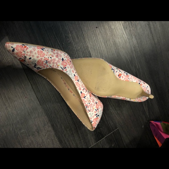 Cute heels ! - Picture 3 of 7